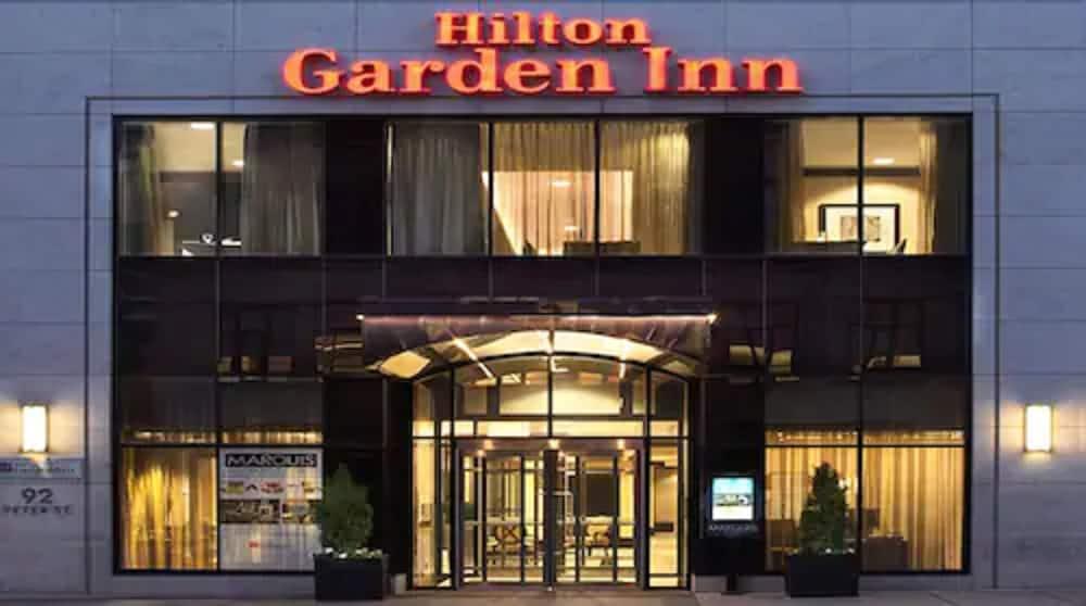 Hilton Garden Inn Toronto Downtown Экстерьер фото
